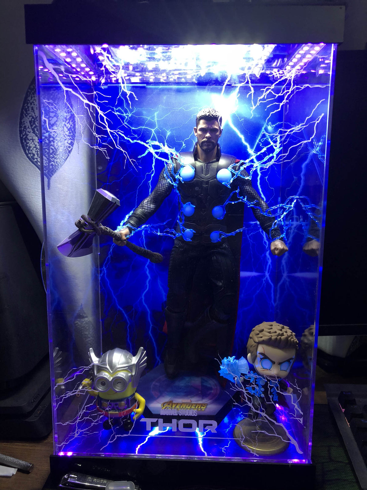 复仇者联盟雷神专用 UV 萤光灯展示箱 Show Case-3